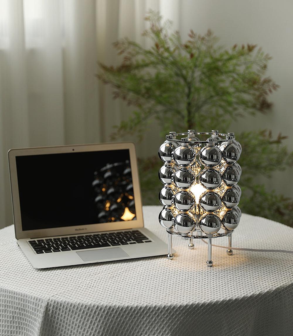 Lirra lámpara de mesa de acero futurista
