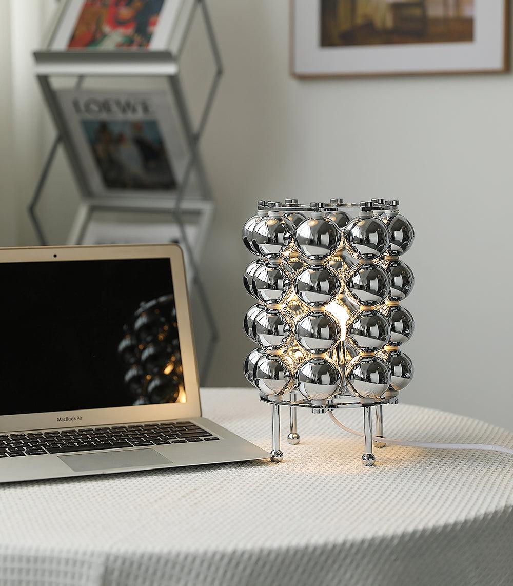 Lirra lámpara de mesa de acero futurista