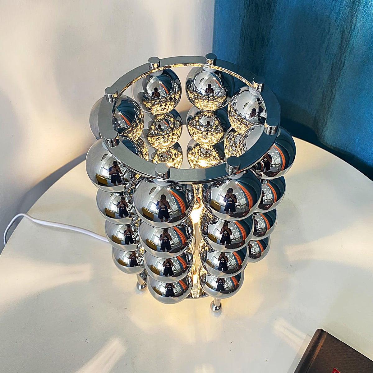 Lirra lámpara de mesa de acero futurista