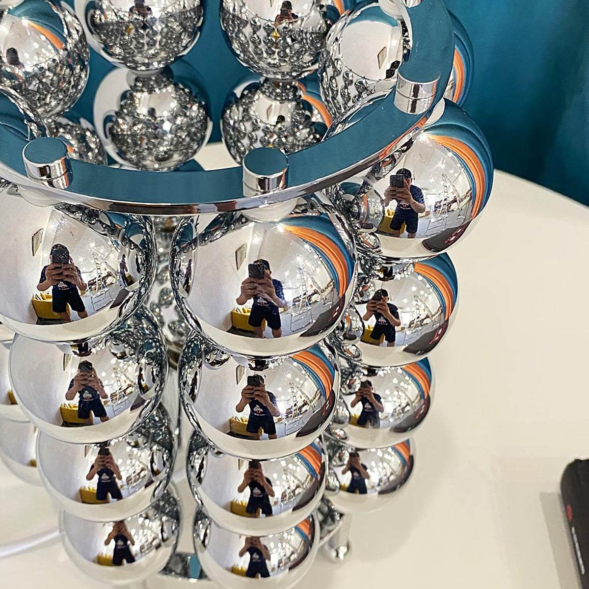 Lirra lámpara de mesa de acero futurista