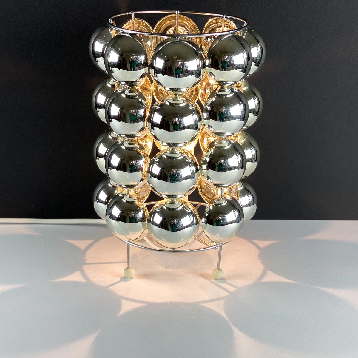 Lirra lámpara de mesa de acero futurista