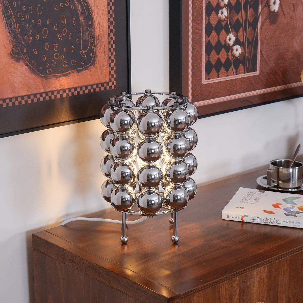 Lirra lámpara de mesa de acero futurista