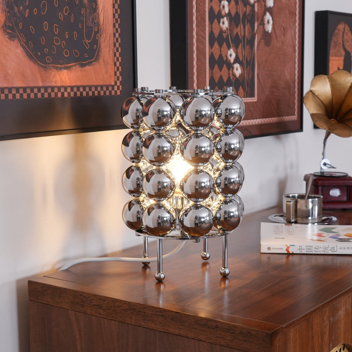 Lirra lámpara de mesa de acero futurista