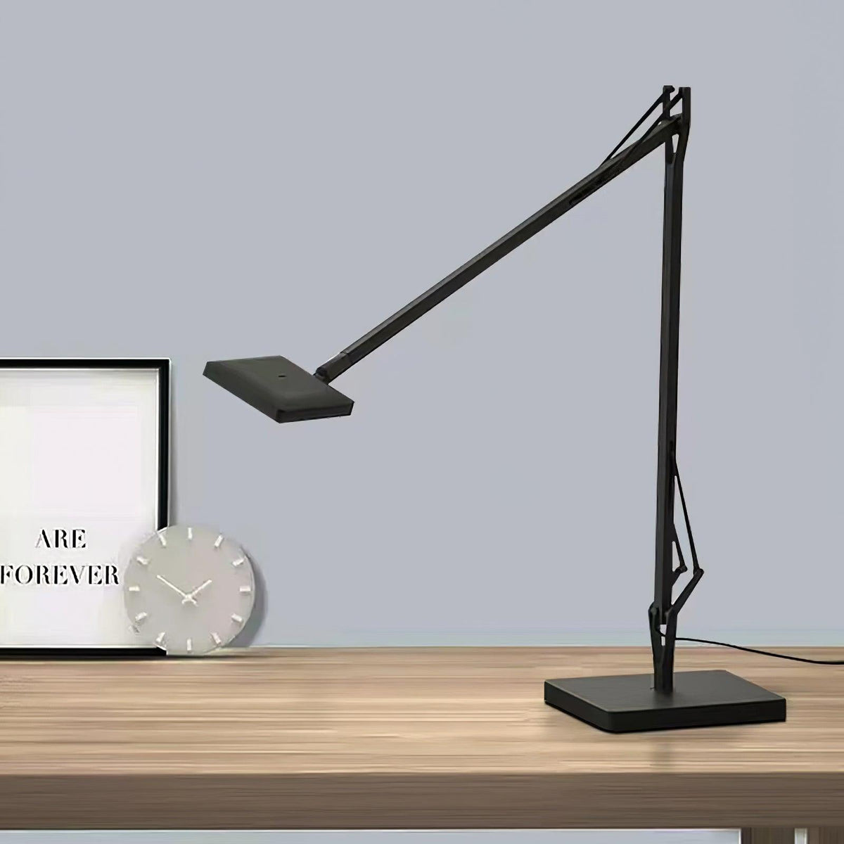 Tevenu lámpara de mesa de aluminio industrial