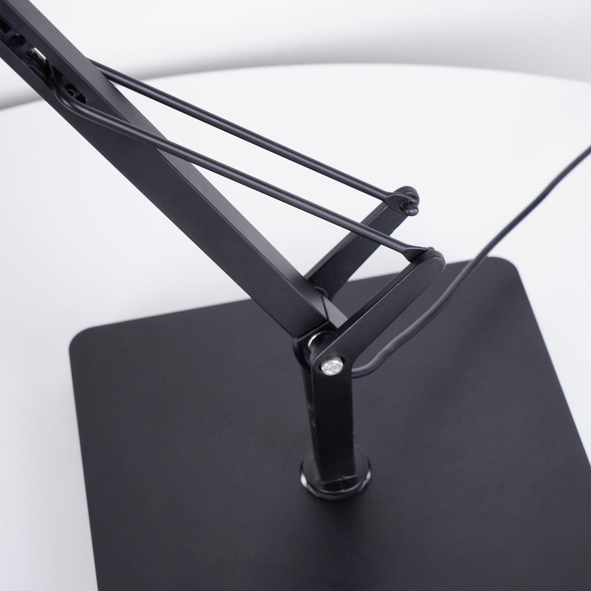 Tevenu lámpara de mesa de aluminio industrial