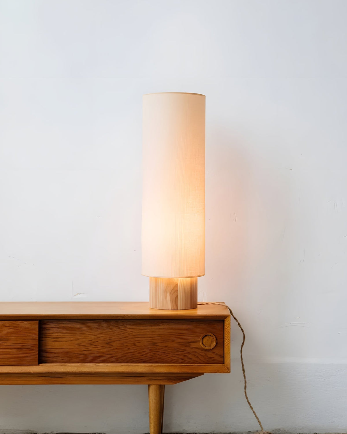 Alderielle lámpara de mesa de madera nogal