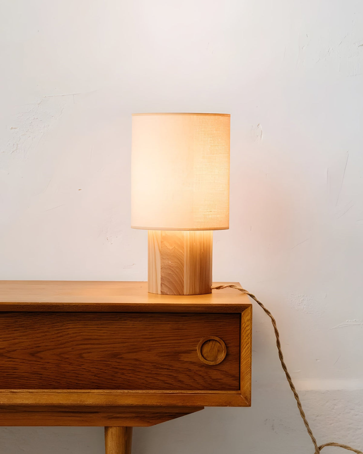 Alderielle lámpara de mesa de madera nogal