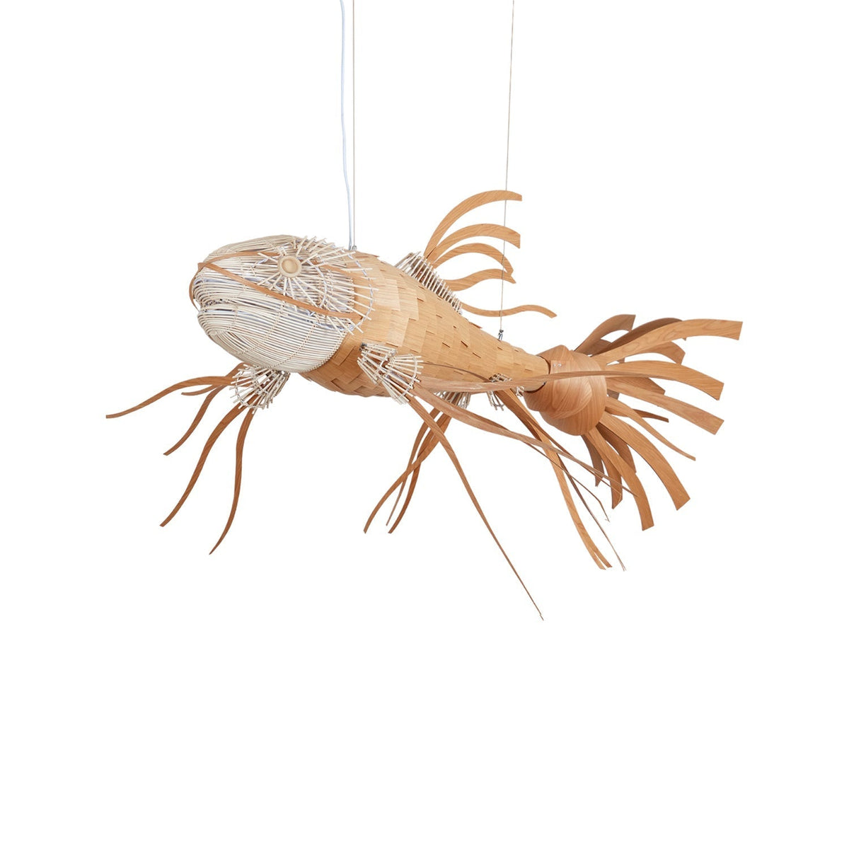 Lámpara de araña Koi de madera con listones superpuestos