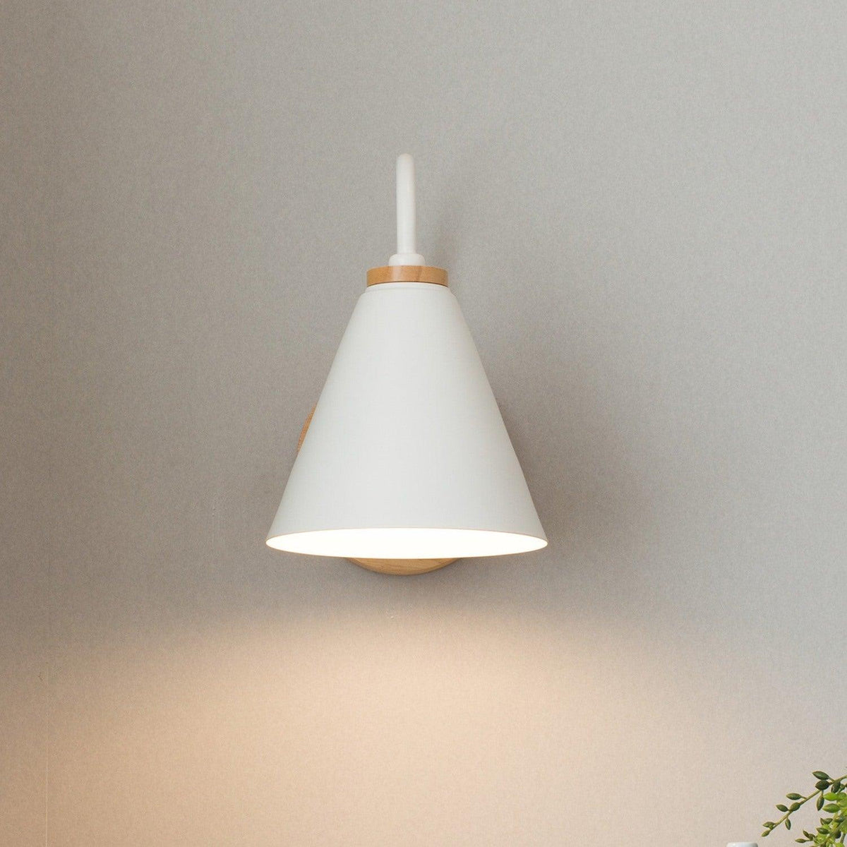 Muto Lámpara de Pared de Madera Nórdica