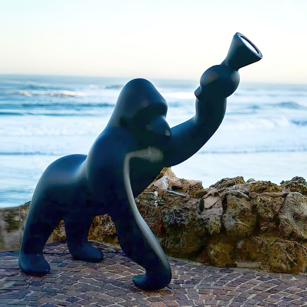 Zasolil lámpara de pie artística de resina Gorilla