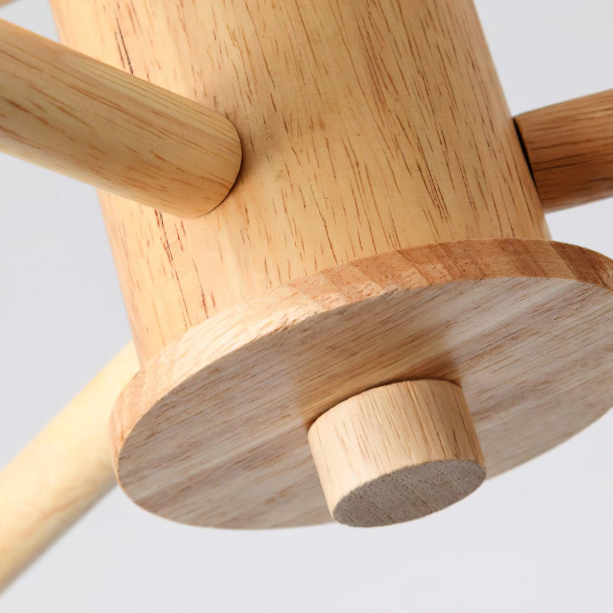 Kalds lámpara de araña de madera minimalista con esfera natural