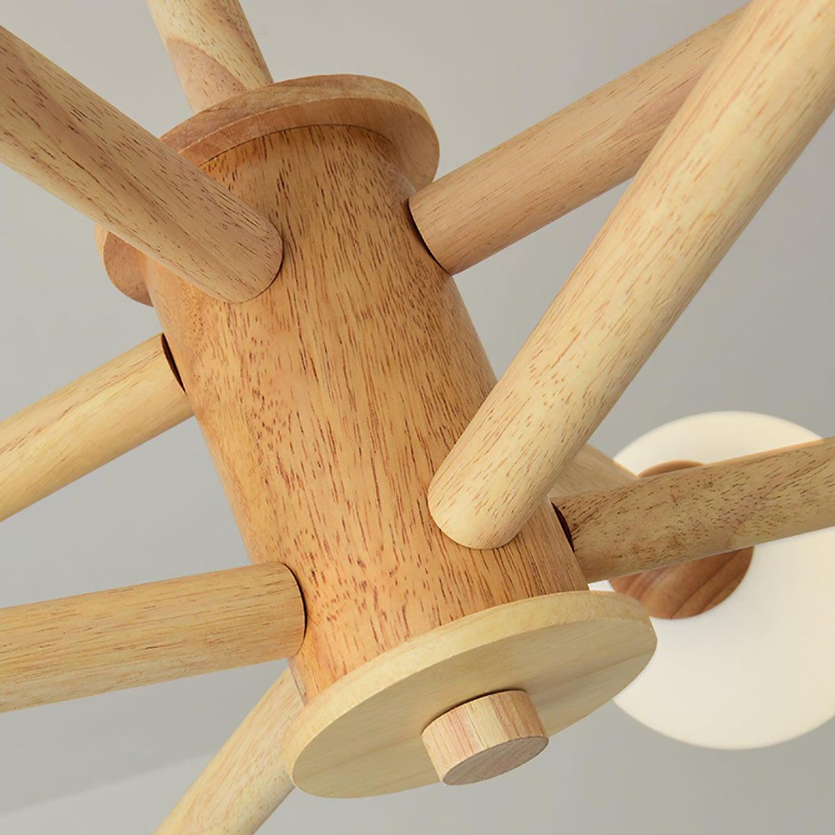 Kalds lámpara de araña de madera minimalista con esfera natural