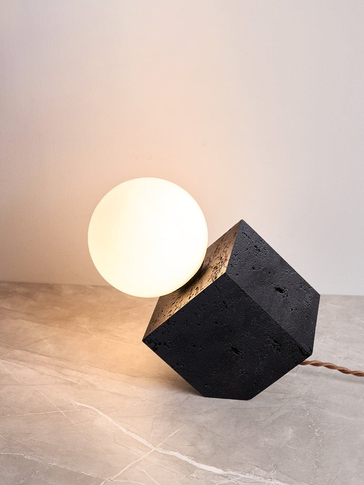 Milo lámpara de mesa minimalista negra de travertino