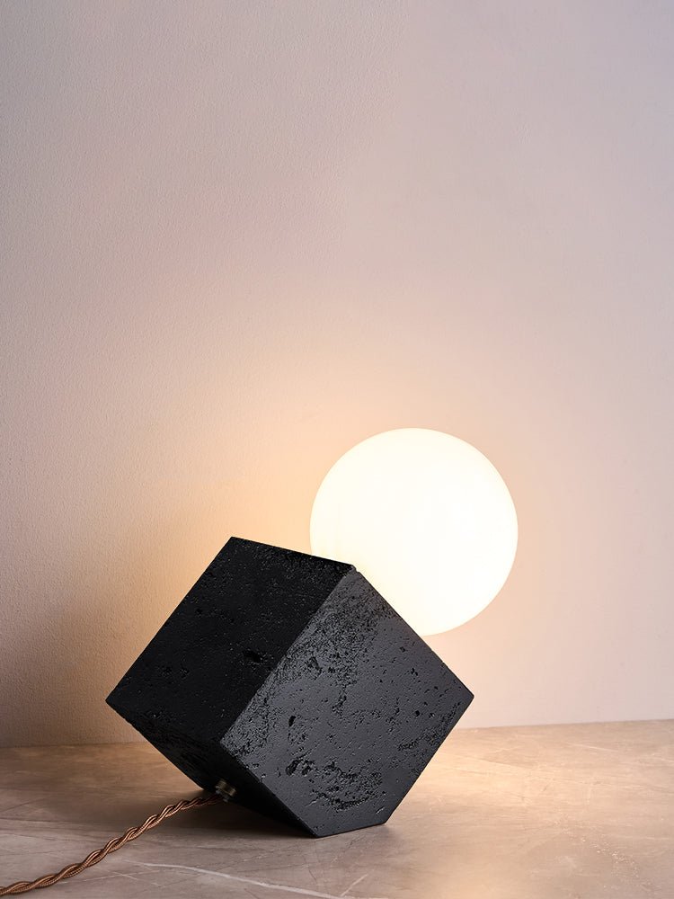 Milo lámpara de mesa minimalista negra de travertino