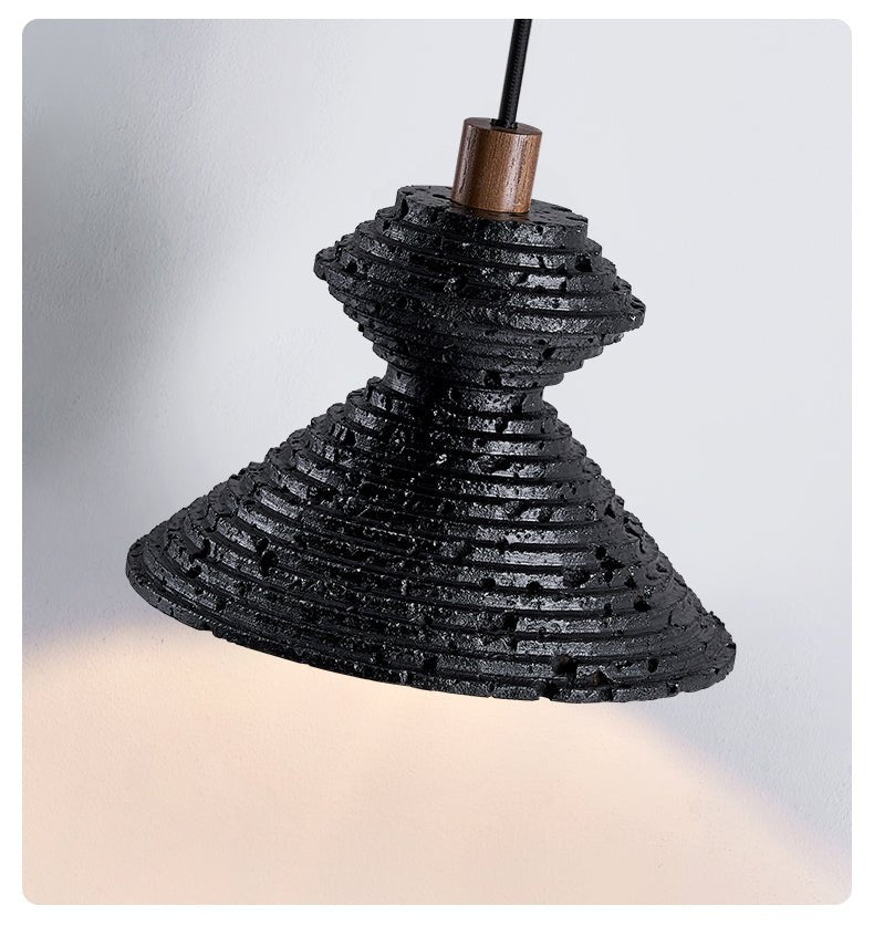 Elia lámpara colgante en travertino negro con textura estratificada
