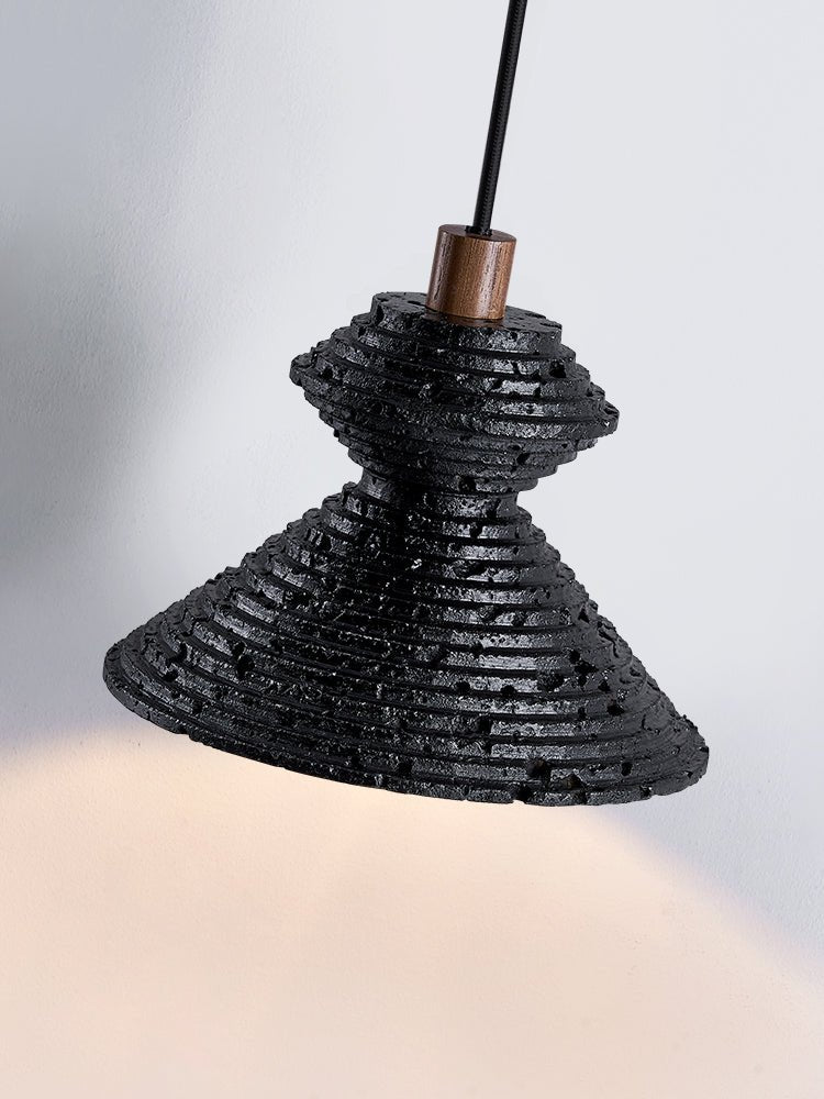 Elia lámpara colgante en travertino negro con textura estratificada