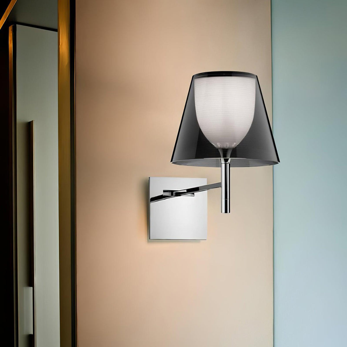 Orsore aplique de pared con tejido y prismas cromados