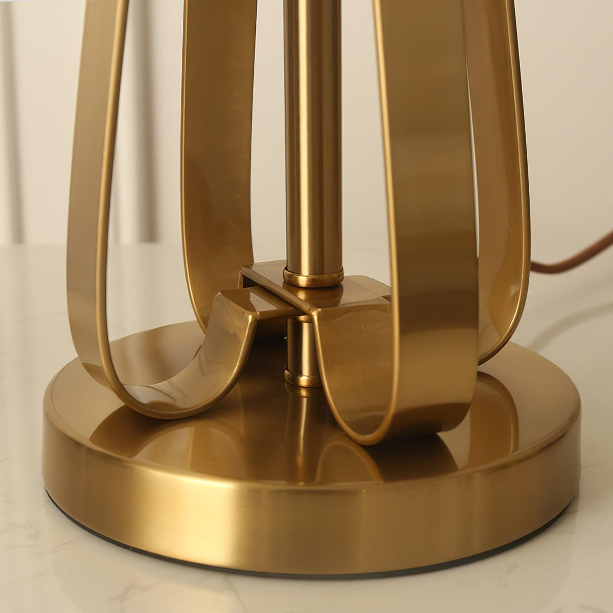 Linorira lámpara de mesa Luxe con tejido