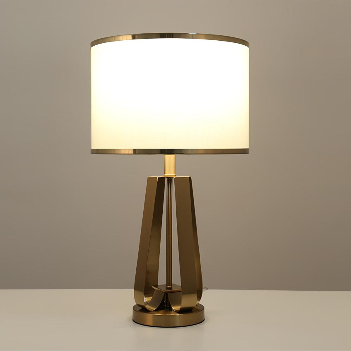 Linorira lámpara de mesa Luxe con tejido