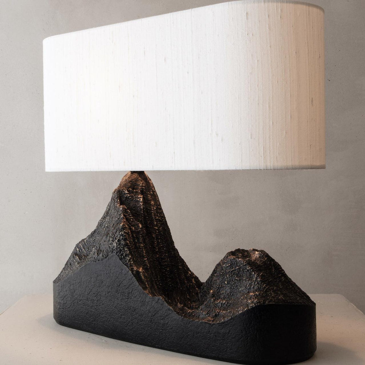 Della lámpara de mesa de resina natural