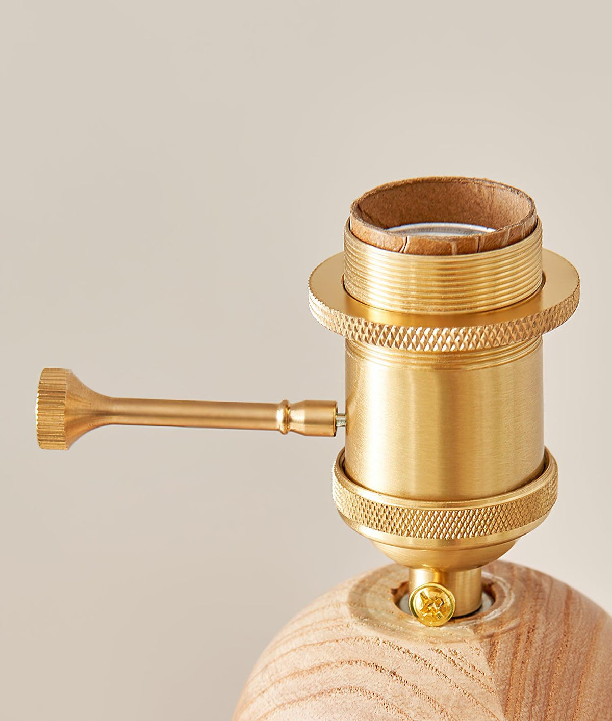 Lyliril lámpara de pie de madera
