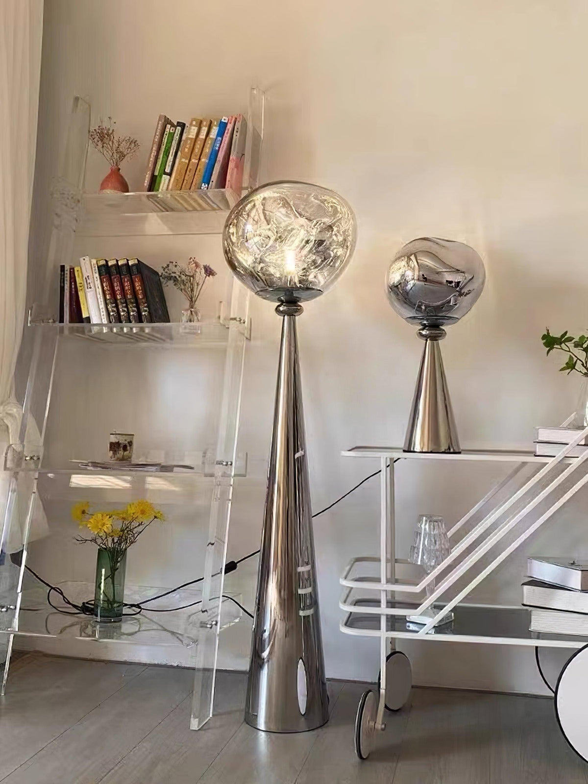 Unoril lámpara de mesa Artisan en PVC ahumado para escritorio