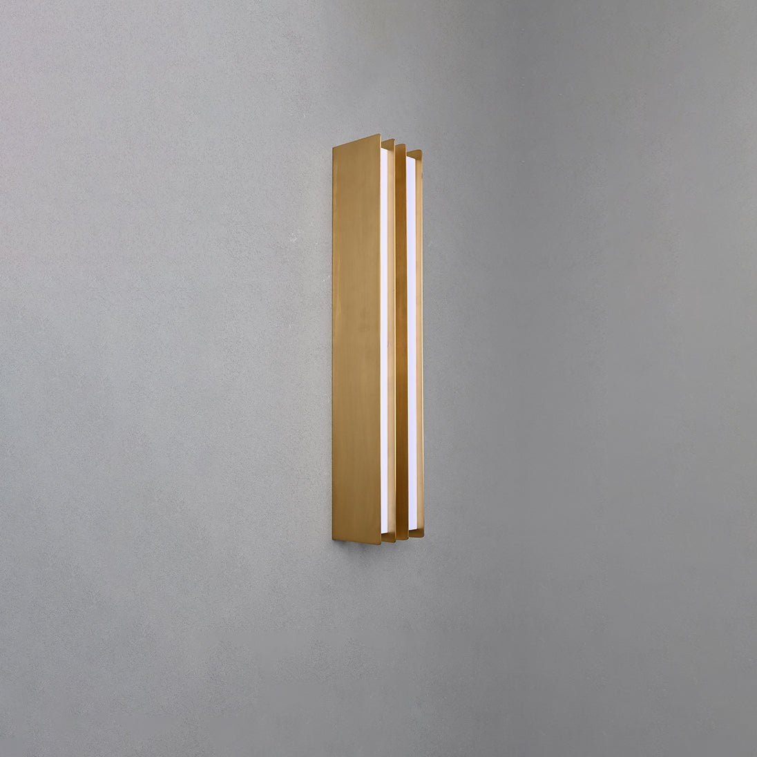 Vincent aplique de pared minimalista en latón con hojas superpuestas