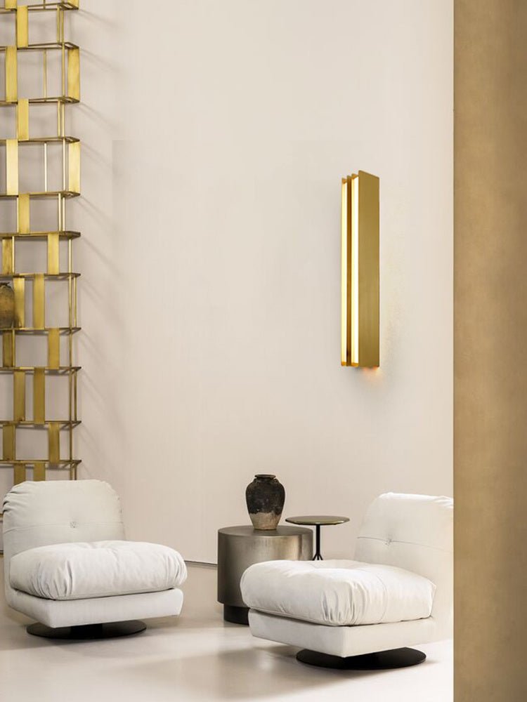 Vincent aplique de pared minimalista en latón con hojas superpuestas
