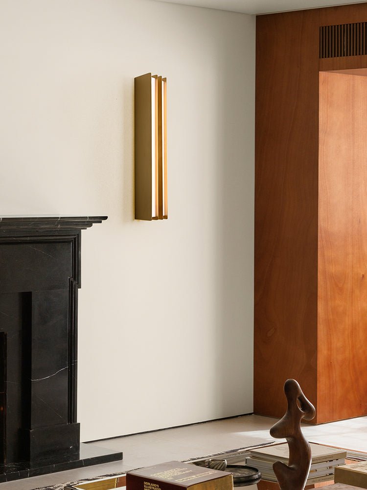 Vincent aplique de pared minimalista en latón con hojas superpuestas
