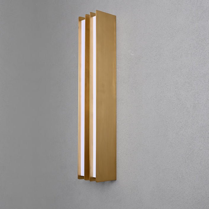 Vincent aplique de pared minimalista en latón con hojas superpuestas
