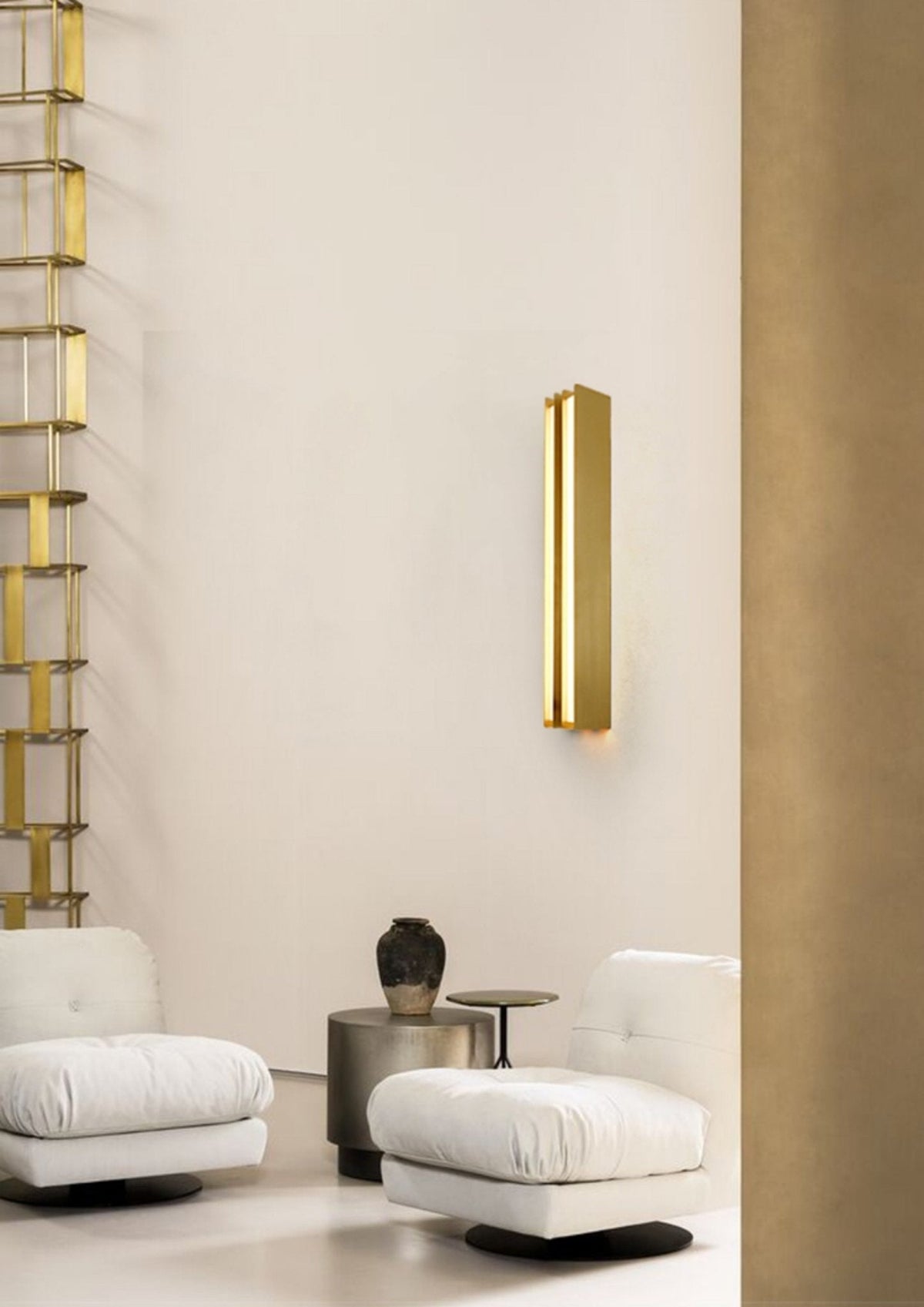 Vincent aplique de pared minimalista en latón con hojas superpuestas