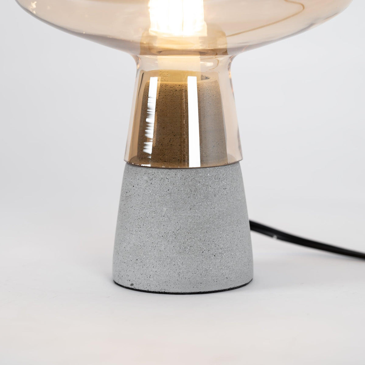 Elairella lámpara de mesa minimalista en cemento