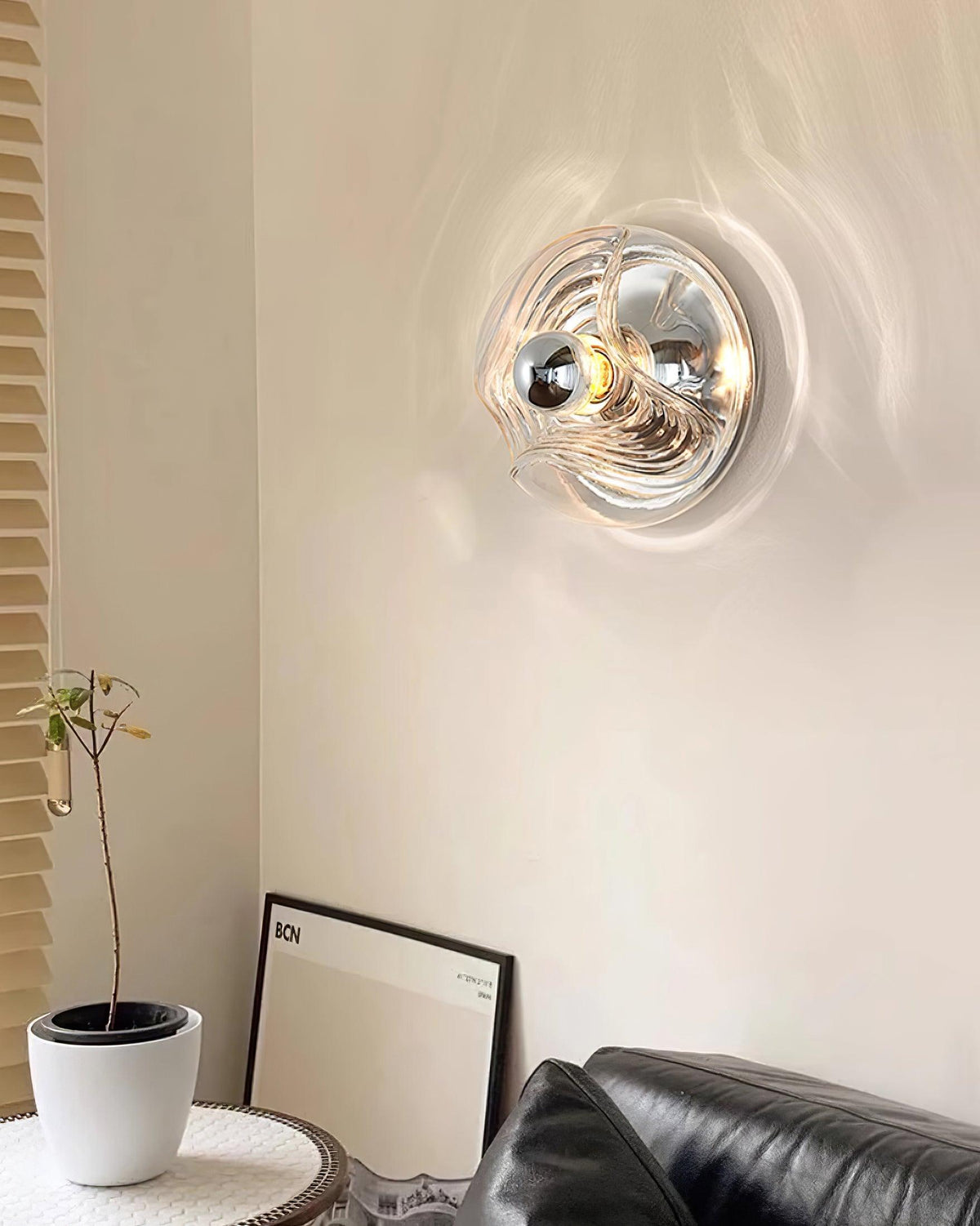 Aplique de pared moderno con textura en espiral, color gris y transparente