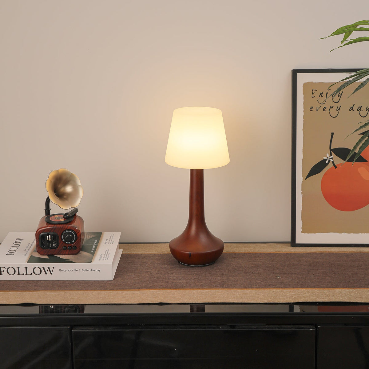Bello lámpara de mesa de madera