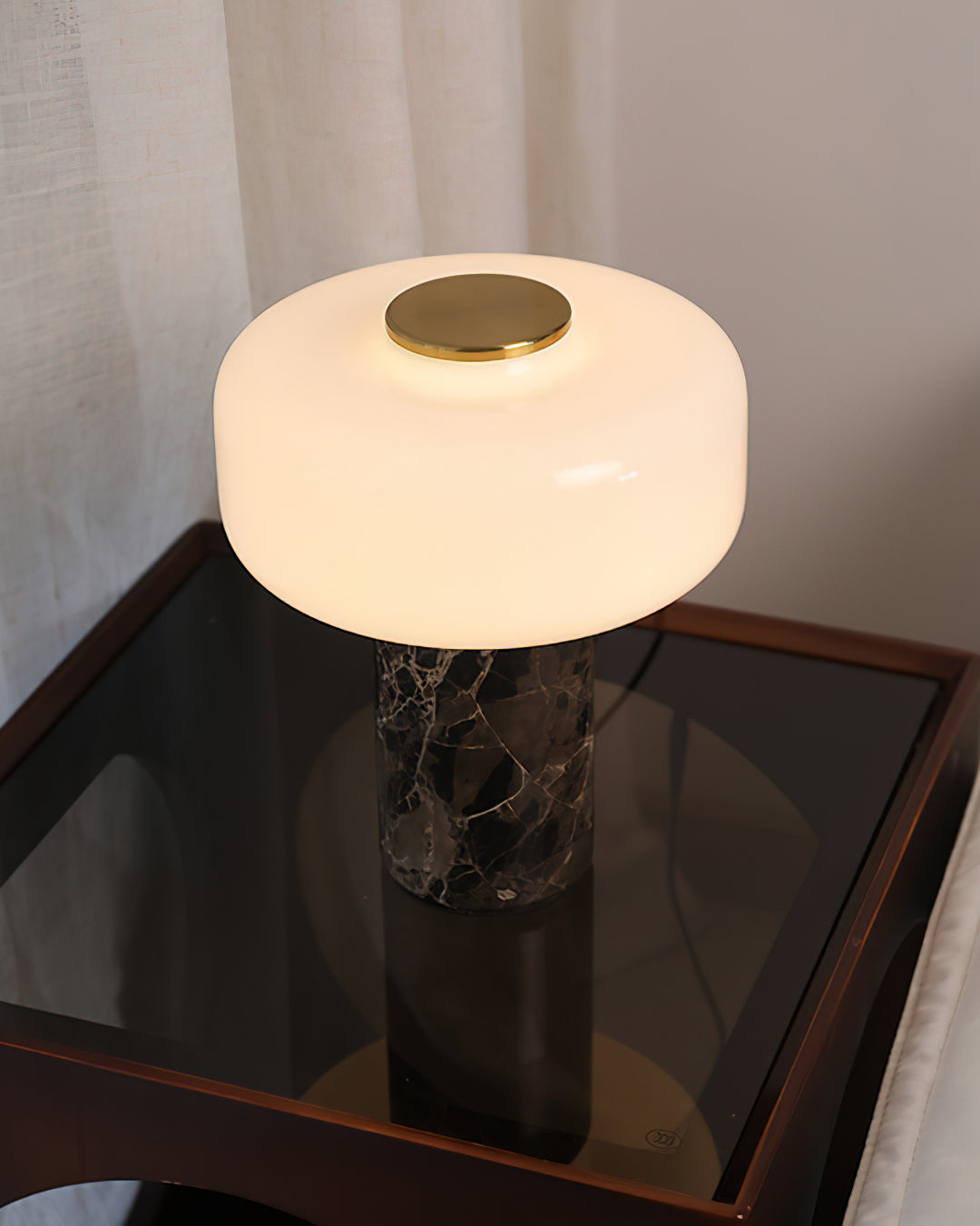 Orelinielle lámpara de mesa