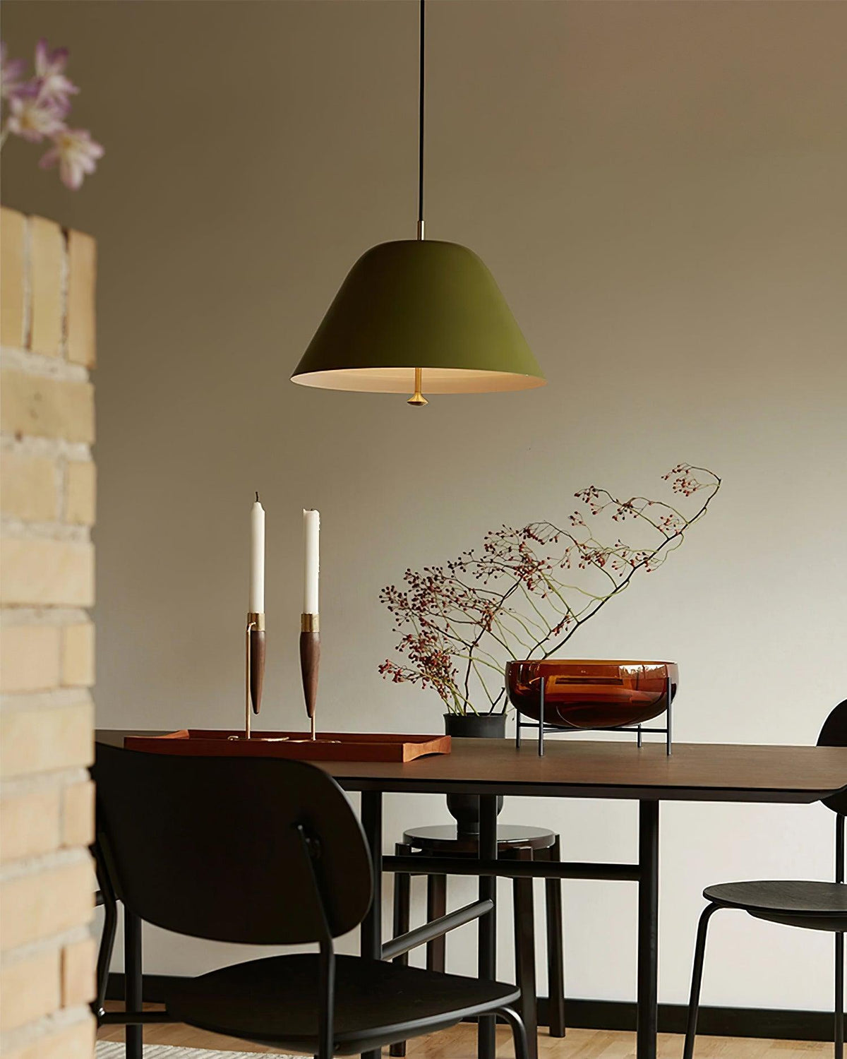 Lámpara colgante moderna de metal en verde y blanco minimalista