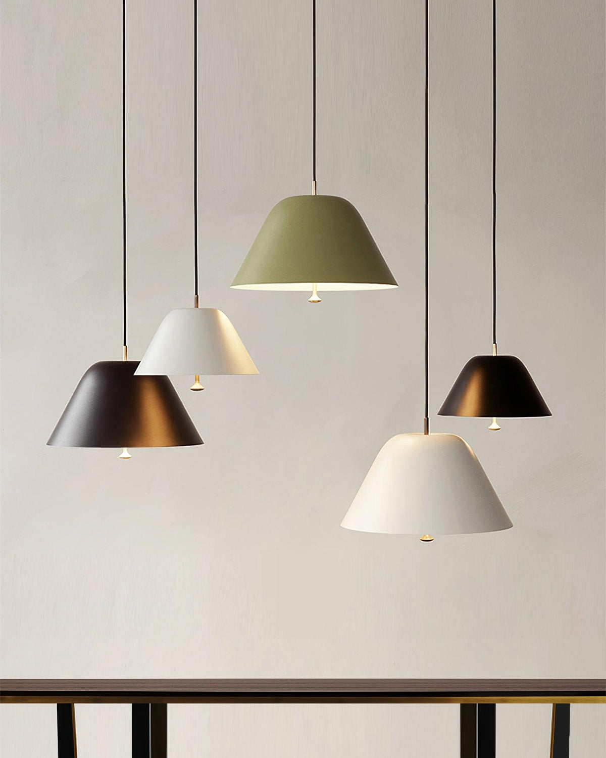 Lámpara colgante moderna de metal en verde y blanco minimalista