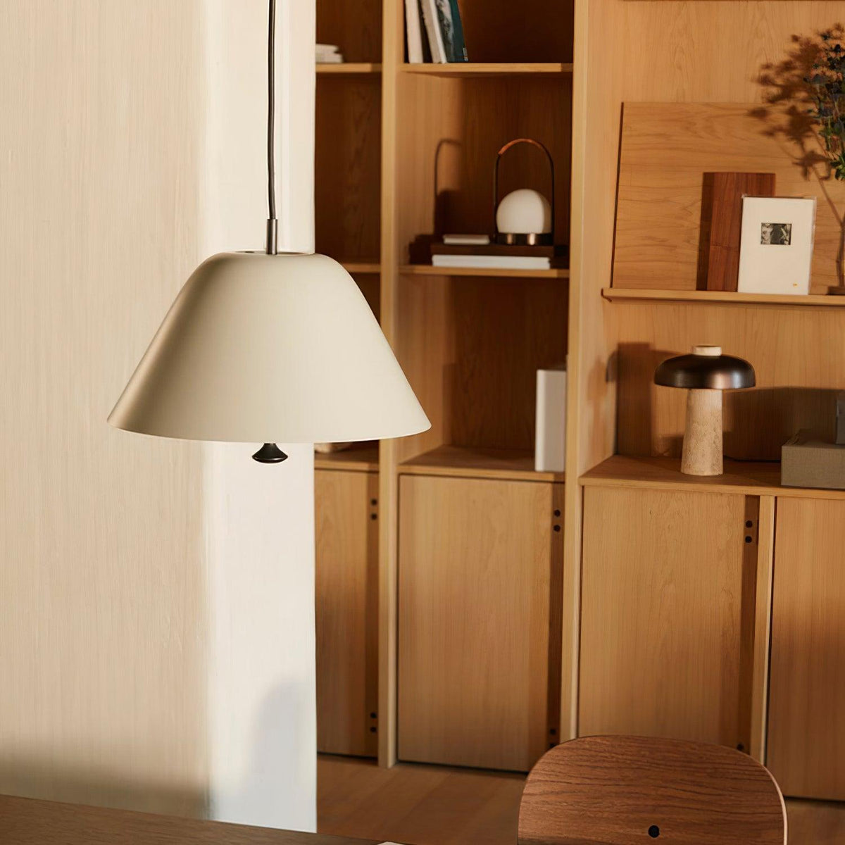 Lámpara colgante moderna de metal en verde y blanco minimalista