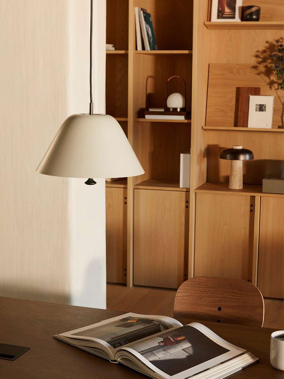 Evir lámpara colgante en vidrio, latón y estilo minimalista