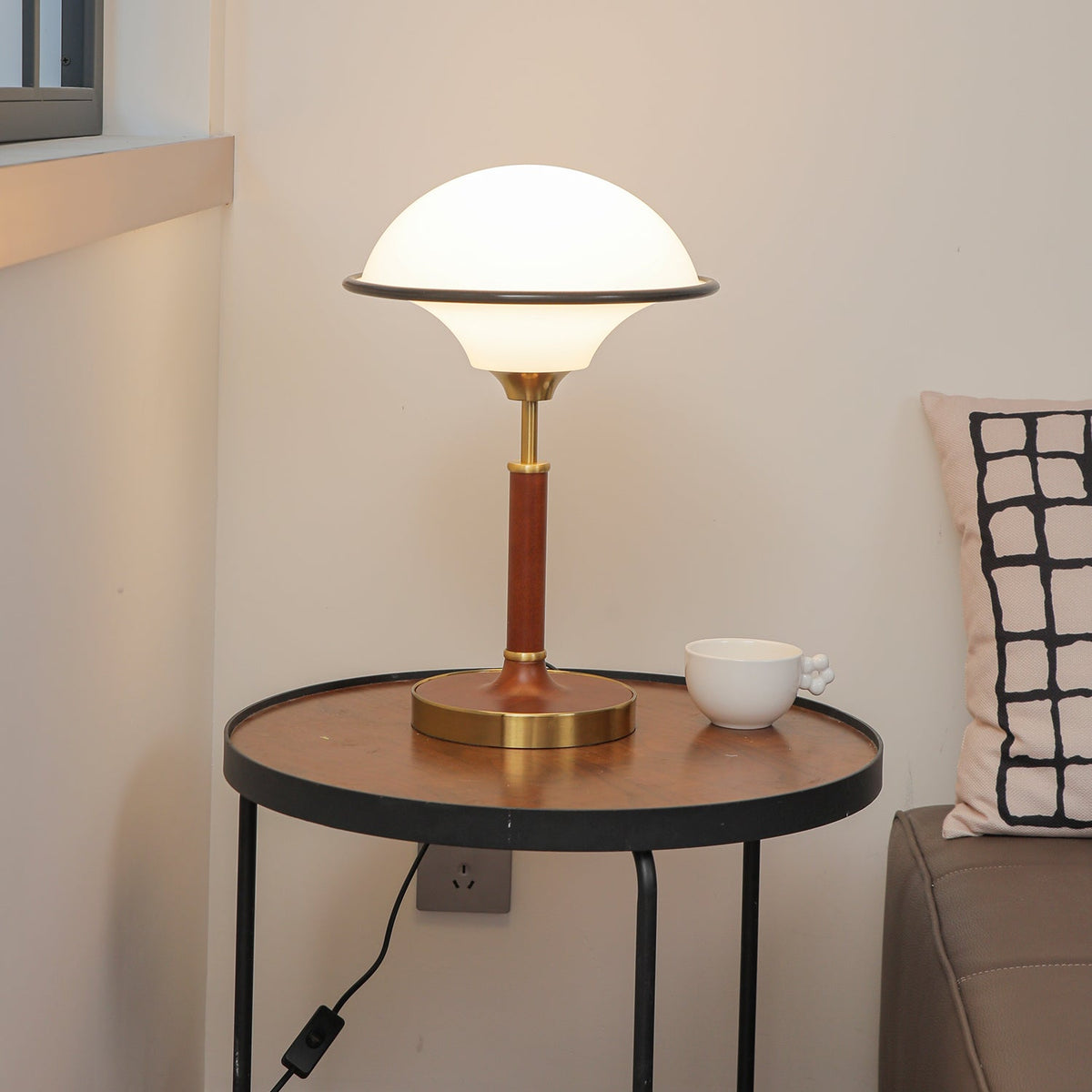 Solstic lámpara de mesa de madera estilo mid-century