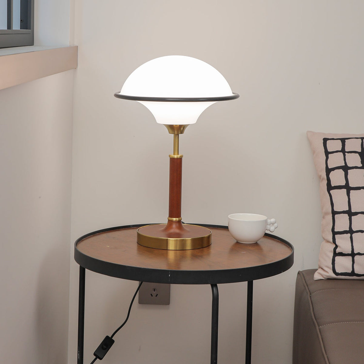 Solstic lámpara de mesa de madera estilo mid-century