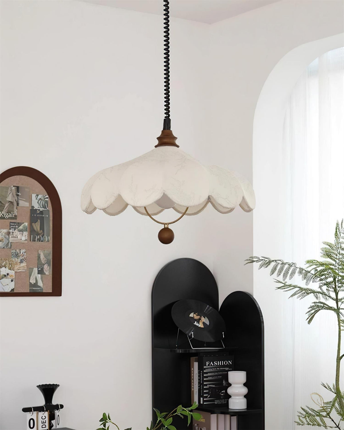 Lámpara colgante Petals con patrón floral vintage y elegancia francesa