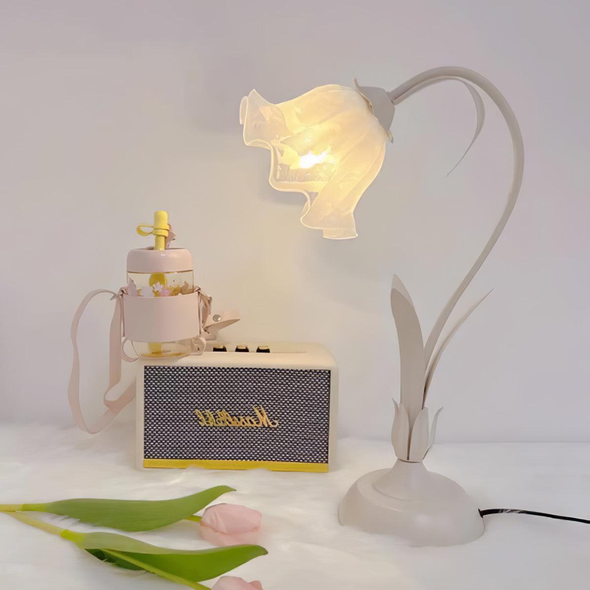 Zorien lámpara de mesa de acrílico con diseño floral
