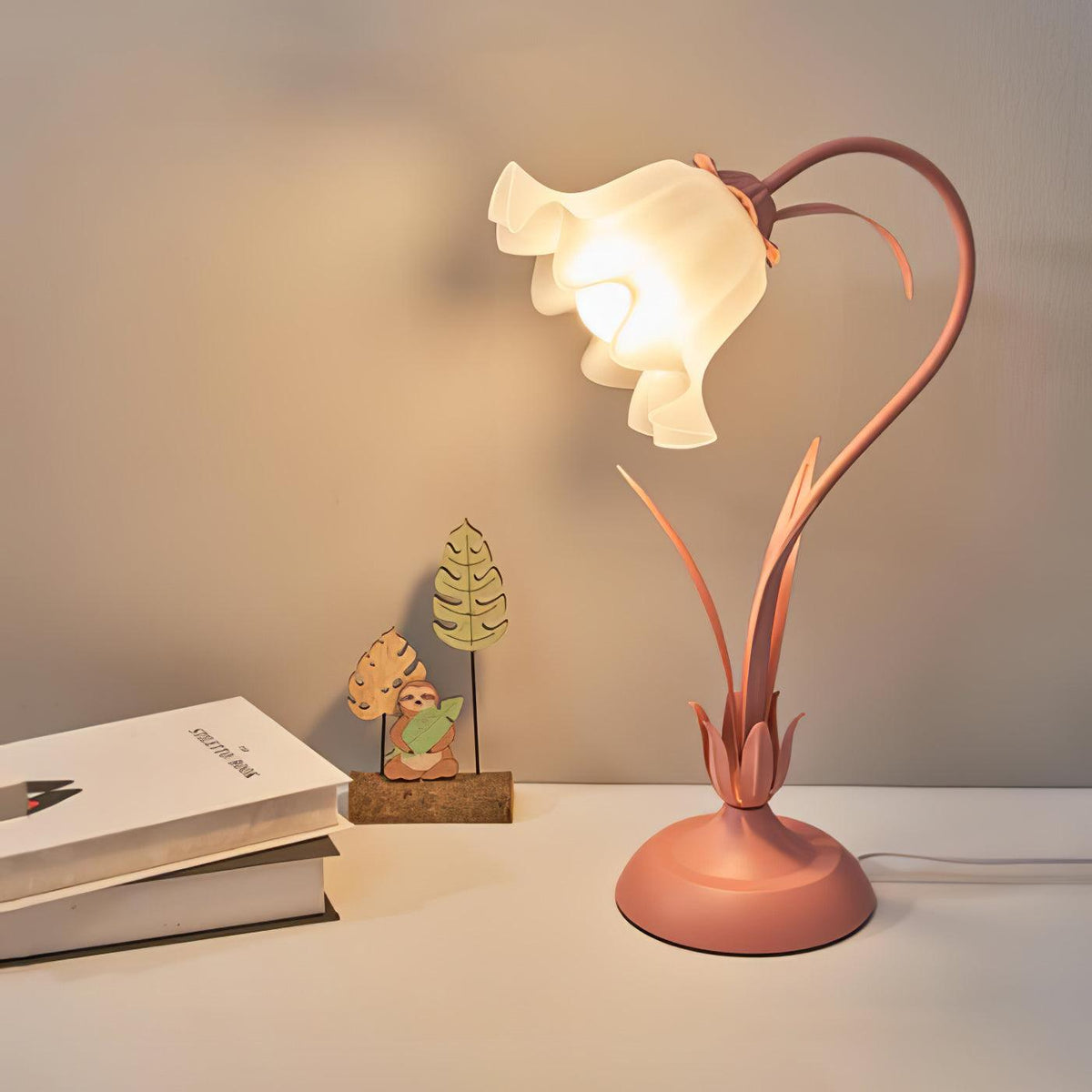Zorien lámpara de mesa de acrílico con diseño floral