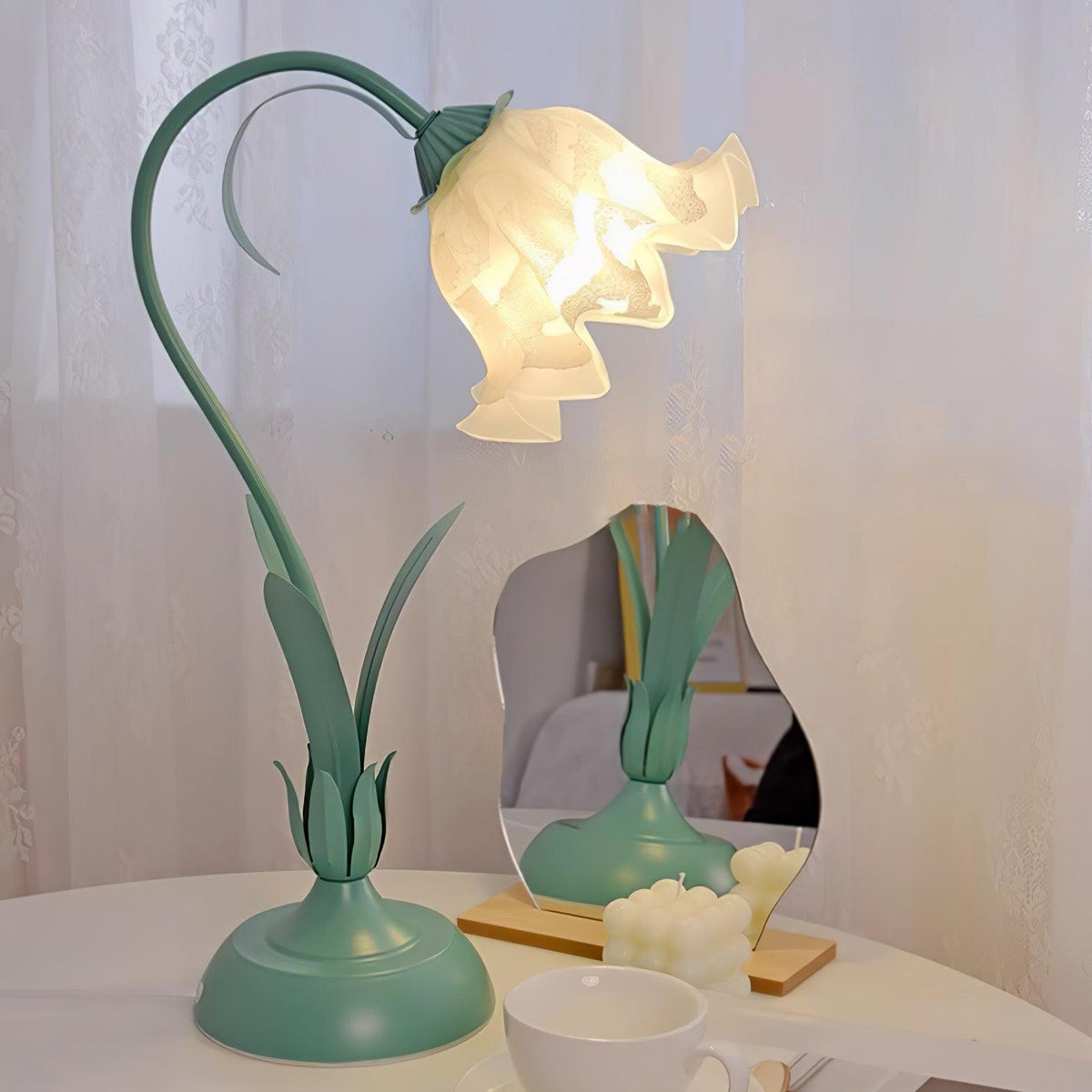 Zorien lámpara de mesa de acrílico con diseño floral