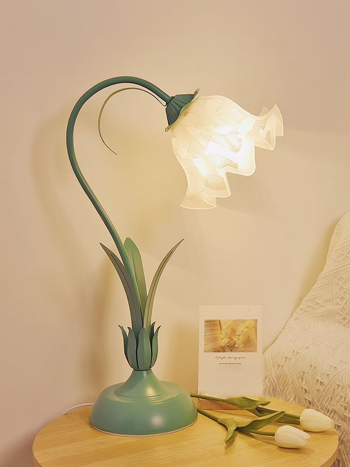 Zorien lámpara de mesa de acrílico con diseño floral