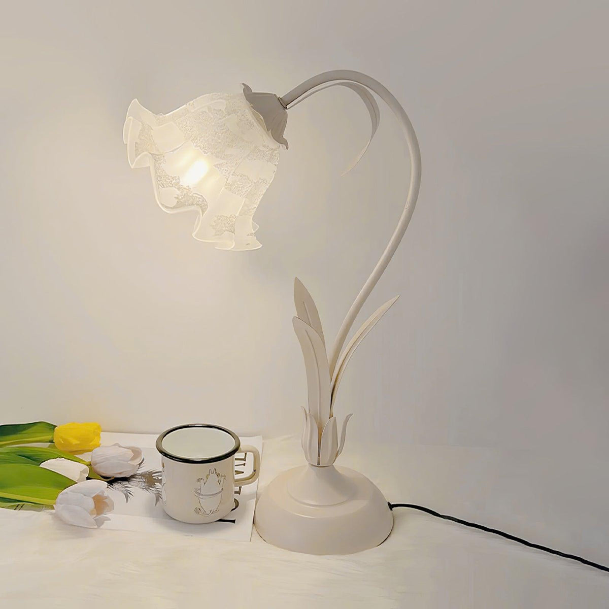 Zorien lámpara de mesa de acrílico con diseño floral