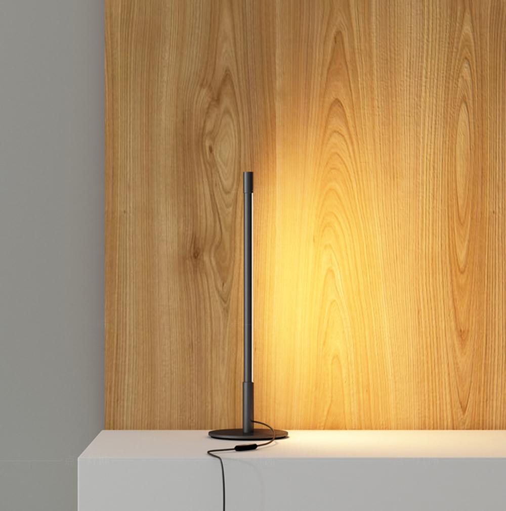 Riven lámpara de mesa minimalista
