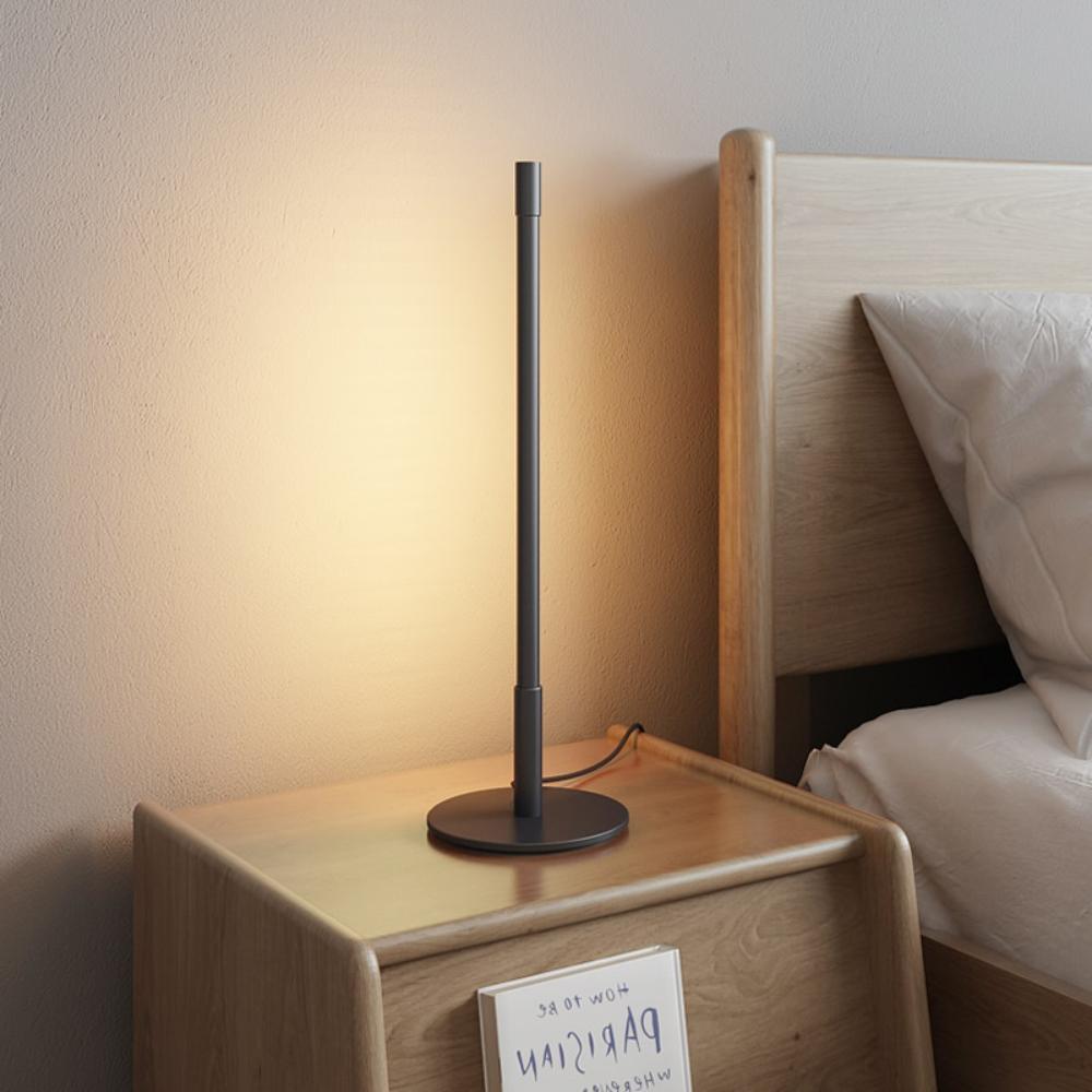 Riven lámpara de mesa minimalista