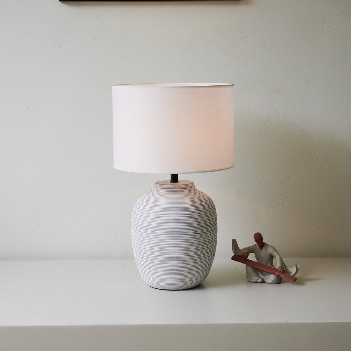Edward lámpara de mesa minimalista en cerámica